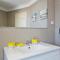 Host Wise - Amazing Comfy Flat with Balcony - Matosinhos