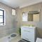 Host Wise - Amazing Comfy Flat with Balcony - Matosinhos