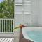 Palm Cove Paradise - Couples spa beach getaway