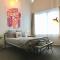 Foto: Heart of Downtown - Large Chic Industrial Style Apartment 5/15