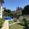 Charmante maison de ville avec jardin et piscine