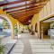 Beach Hotel Cambury