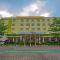 Padjadjaran Suites Resort and Convention Hotel - Bogor