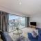 Foto: Decadent 1BR Waterfront Apartment 12/28