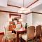 Luxe 2BRDen Ritz-Carlton Residence Quiet Location
