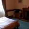 The Londesborough Arms bar with en-suite rooms - Market Weighton