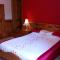 The Londesborough Arms bar with en-suite rooms - Market Weighton