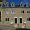 Fantastic Large House with Private Parking - Bradford