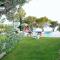 Villa Yanko, free parking, heated pool, sea view, own children's playground, excellent facilities - Tučepi