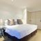 Foto: QV Luxurious Waterfront Two Bedroom Apartment 3/20
