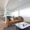 Luxury house with Clifftop Seaview - Whangaparaoa