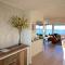 Luxury house with Clifftop Seaview - Whangaparaoa