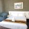 El Lago Waters Hotel