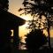 Baan Dhewaran Beachfront Villa - 纳仲天