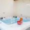 Alena Luxury apartment with jacuzzi