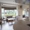 Corner House Hotel Gatwick with Holiday Parking - Horley