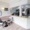 Corner House Hotel Gatwick with bookable Holiday parking