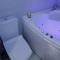 Studio Suite near Lake with Jacuzzi