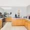 Super 8 by Wyndham Athens - أثينا