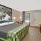 Super 8 by Wyndham Athens - أثينا