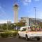 Super 8 by Wyndham Portland Airport - بورتلاند