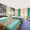 Super 8 by Wyndham Macomb