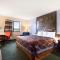 Super 8 by Wyndham Charlotte University