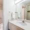 Super 8 by Wyndham Bakersfield/Central