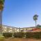 Super 8 by Wyndham Bakersfield/Central