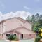 Super 8 by Wyndham Warner Robins - وارنر روبينز