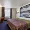 Super 8 by Wyndham Bernalillo
