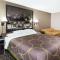 Super 8 by Wyndham Warrensburg