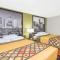 Super 8 by Wyndham Moberly MO