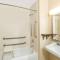 Super 8 by Wyndham Fairmont