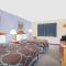 Super 8 by Wyndham Middletown
