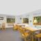 Super 8 by Wyndham Lake George/Warrensburg Area
