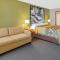 Super 8 by Wyndham Windsor/Madison North