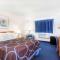 Super 8 by Wyndham Montgomery Maybrook