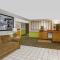 Super 8 by Wyndham Radford VA
