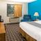Super 8 by Wyndham Lincoln West