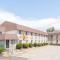 Super 8 by Wyndham Buffalo