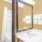 Super 8 by Wyndham Terre Haute