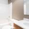 Super 8 by Wyndham Bremerton - Bremerton