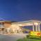 Super 8 by Wyndham West Monroe - 西门罗