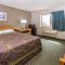 Super 8 by Wyndham St. Charles