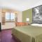 Super 8 by Wyndham Riverton