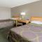 Super 8 by Wyndham St. Charles - Saint Charles