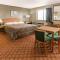 Super 8 by Wyndham St. Charles - سانت تشارليز