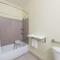 Days Inn & Suites by Wyndham Cleburne TX