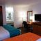 Howard Johnson by Wyndham Salinas